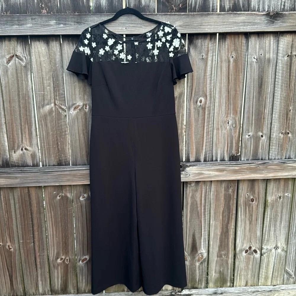 Karl Lagerfeld Paris Black Floral Lace Cropped Jumpsuit, Size 8 - Picture 2 of 8
